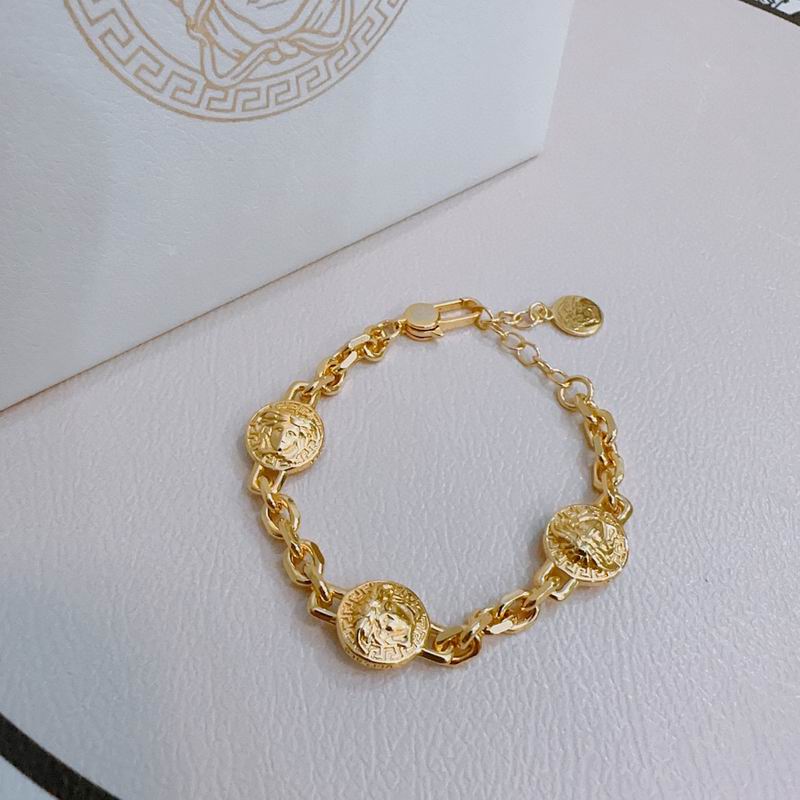 Versace bracelet lyx321